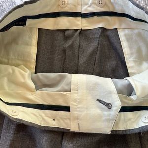 Mens size 44R Tommy Hilfiger light grey suit